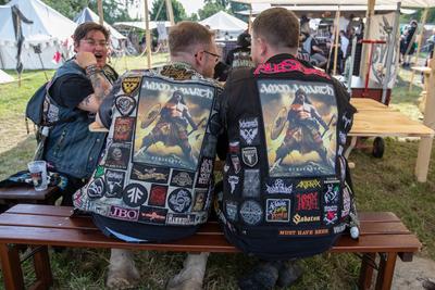 Wacken Montag Fans erobern das Dorf-stock-foto