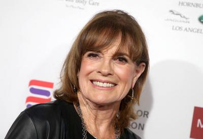 BEVERLY HILLS, CA - NOVEMBER 7: Linda Gray, at Mark Zunino Atelier Hosts Cocktail Reception Benefiting The Elizabeth Ta-stock-foto