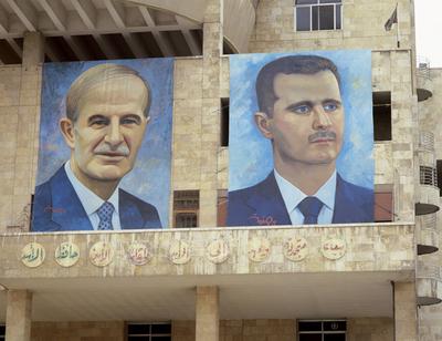 Presidents of Syria. Left: Hafez al-Asad (1930-2000), right: Basahr al-Assad (1965). Large portraits, Damascus, Syria. P-stock-foto