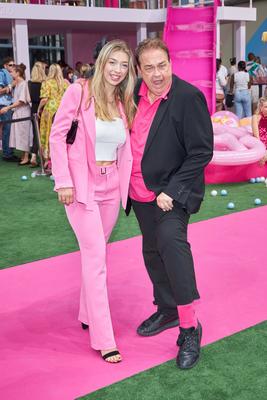 Oliver Kalkofe mit Tochter Celina - Deutschlandpremiere des Kinofilms Barbie im Berlinale Palast in Berlin am 15.07.2023-stock-photo