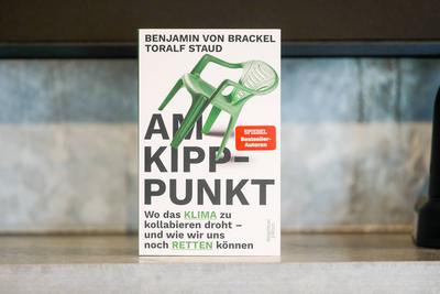 Buchpremiere von "Am Kippunkt. Wo das Klima zu kollabieren droht ? und wie wir uns noch retten k?nnen" von Toralf Staud und Benjamin von Brackel-stock-foto
