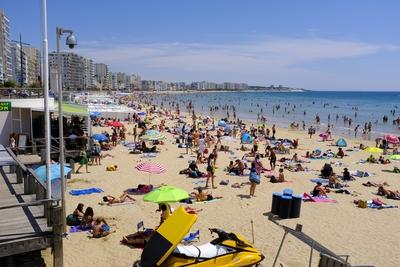 FRA Frankreich Les Sables d Olonne 24 07 2018 der Badestrand von Les Sables d Olonne an der fran-stock-foto