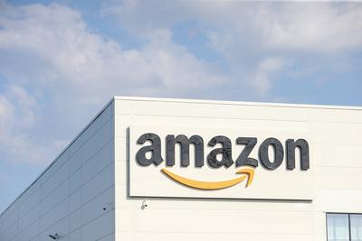 09.09.2021, xtgx, Wirtschaft, Symbolfotos Amazon, Amazon Logistikzentrum Osterweddingen (Suelzetal), Logo von Amazon Ost-stock-foto