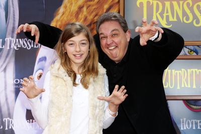 Oliver Kalkofe mit Tochter Celina bei der Premiere von Hotel Transsilvanien im CinemaxX am Potsdamer Platz in Berlin / 2-stock-foto