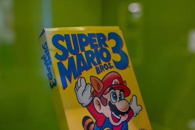 Berlin-Mitte Themenbild - Verpackung von Super Mario Bros 3 im Computerspielemuseum Berlin, 06.07.2024 Themenbild - Verp-stock-foto