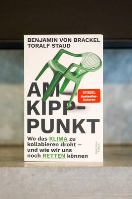 Buchpremiere von "Am Kippunkt. Wo das Klima zu kollabieren droht ? und wie wir uns noch retten k?nnen" von Toralf Staud und Benjamin von Brackel-stock-foto