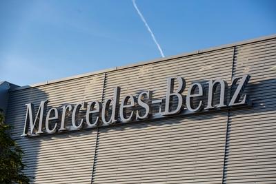 Mercedes Benz Filiale Mercedes Benz ist eine Unternehmensgruppe im Automobilbereich mit 19 Autoh?us-stock-foto
