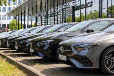 Unternehmen in N?rnberg Das Mercedes-Autohaus in N?rnberg, dessen Zukunft ungewiss ist, da Mercedes-Benz Anfang des Jahr-stock-foto