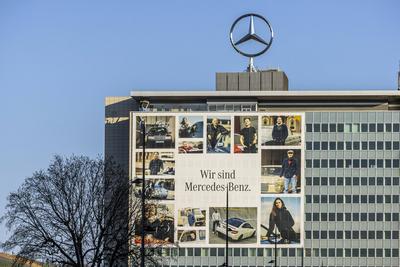 Mercedesstern. Werksgeb?ude in Untert?rkheim. // 04.04.2025: Stuttgart, Baden-W?rttemberg, Deutschland, Europa *** Merce-stock-foto
