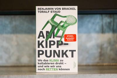 Buchpremiere von "Am Kippunkt. Wo das Klima zu kollabieren droht ? und wie wir uns noch retten k?nnen" von Toralf Staud und Benjamin von Brackel-stock-foto