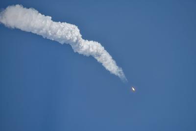 WENCHANG, CHINA - JULY 30: A Long March-8A carrier rocket carrying a group of low Earth orbit satellites blasts off from-stock-foto