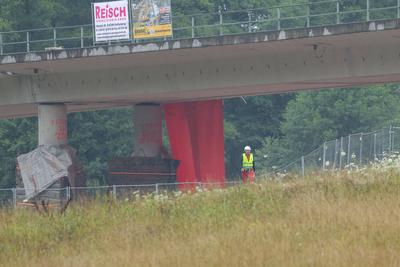 Br?ckensprengung Talbr?cke an der B45 bei Bad K?nig/Zell-stock-foto
