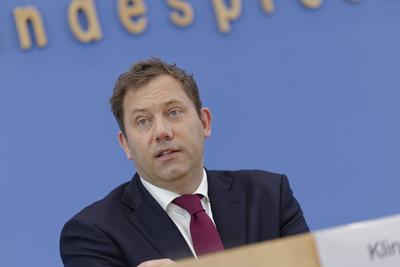 Klingbeil stellt Bundeshaushalt 2026 vor-stock-foto
