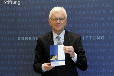 Berlin, den 03.05.2010 Foto: Dr. Hans-Gert P?ttering MdEP, Pr?sident des Europaeischen Parlaments a.D. und Vorsitzender-stock-photo