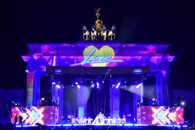 News Themen der Woche KW52 News Bilder des Tages Silvester am Brandenburger Tor Auftritt Alex Christiansen mit Orchestra-stock-foto