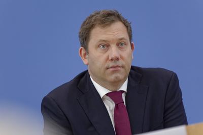 Klingbeil stellt Bundeshaushalt 2026 vor-stock-foto