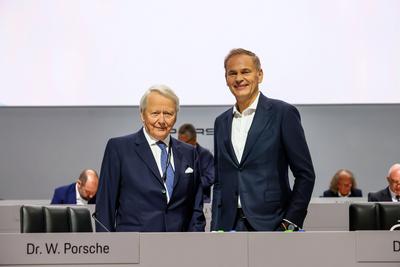 News Bilder des Tages Aufsichtsratsvorsitzender Dr. Wolfgang Porsche (links) und Vorstandsvorsitzender Oliver Blume. Ord-stock-foto