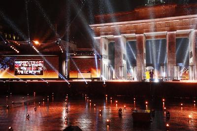 Andrea Kiewel und Johannes B. Kerner in der Silvestershow Celebrate at the Gate - Willkommen 2022 am Brandenburger Tor.-stock-foto