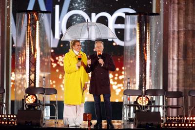 Andrea Kiewel und Johannes B. Kerner in der Silvestershow Celebrate at the Gate - Willkommen 2022 am Brandenburger Tor.-stock-foto