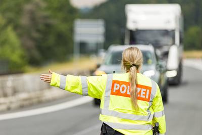 Presse:  Grosskontrolle der Polizei Unterfranken-stock-foto