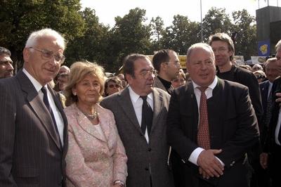 Bildnummer: 50928079  Datum: 26.09.2005  Copyright: imago/LindenthalerV.l.n.r.: Dr. Klaus Hahnzog (GER/SPD/MdL), Charlotte Knobloch (GER/Vizepr?sidentin des Zentralrats der Juden in Deutschland/Pr?sidentin der Israelitischen Kultusgemeinde M?nchen und Oberbayern), Winfried Zehetmeier (GER/CSU) und Helmut Schmid (GER/SPD/Stadtrat M?nchen) auf dem Oktoberfest in M?nchen, Personen; 2005, M?nchen, Oktoberfest, Oktoberfeste, Wiesen, Wiesn, Wies n, Fest, Feste, Politiker, Stadtr?te, Vizepr?sident, Vizepr?sidenten, Pr?sident, Pr?sidenten, Parteien; , quer, Kbdig, Gruppenbild, close, Kommunalpolitik, Politik, Deutschland, Randbild, People / 25. Jahrestag, Jahre, Attentat, Wiesnattentat, Gedenkveranstaltung-stock-foto