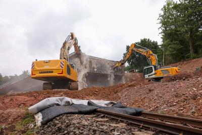 Br?ckensprengung Talbr?cke an der B45 bei Bad K?nig/Zell-stock-foto