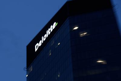 Multinational Companies Signage and Logos Deloitte signage is seen on August 1, 2023 in Warsaw, Poland. Warsaw Poland Co-stock-foto