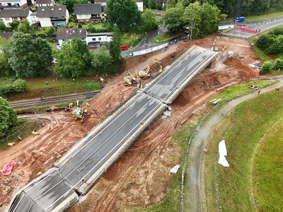 Br?ckensprengung Talbr?cke an der B45 bei Bad K?nig/Zell-stock-foto