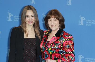 77/ Natalia Verbeke, Carmen Maura attending the Photocall of the film Les Femmes du 6eme etage i Service entrance during-stock-foto