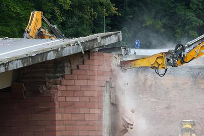 Br?ckensprengung Talbr?cke an der B45 bei Bad K?nig/Zell-stock-foto