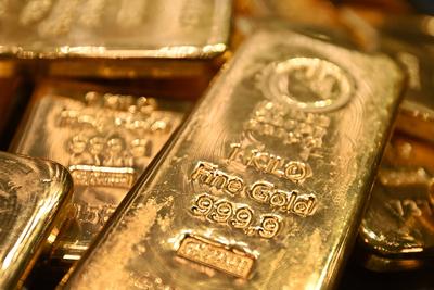 1kg kg Goldbarren im Wert von je ca. 60 000 Euro,Gold,Feingold 999,9 Edelmetall,Wertanlage,Sachaufnahme im Tresorraum vo-stock-foto