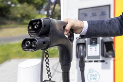 Symbolbild: Strom-Tankstelle f?r Elektroautos-stock-foto