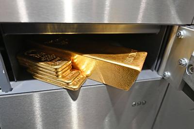 Goldbarren in einem Schliessfach,Gold,Feingold 999,9 Edelmetall,Wertanlage,Sachaufnahme im Tresorraum vom Goldhaus Pro A-stock-foto