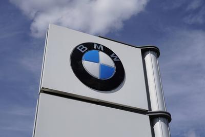 Corporate logo design sign billboard in Wakefield, United Kingdom-stock-foto