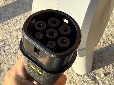Ladeanschluss f?r Elektrofahrzeuge Lades?ule E-Auto-stock-foto