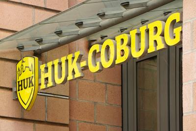 HUK-Coburg, KfZ-Versicherungen, Leuchtreklame mit Logo vor einer Filiale in Leipzig, Sachsen *** Huk Coburg, Motor vehic-stock-foto