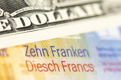 Schweizer Franken und Dollar-stock-foto