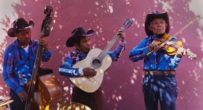 MEXICAN STREET MUSICIANS preforming - SAN MIGUEL DE ALLENDE, MEXICO McPLOV *** MEXICAN STREET MUSICIANS preforming SAN-stock-foto