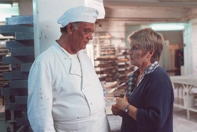 MOLLS REISEN - Magnus Moll, altein-gesessener L?becker Konditor ist bei weitem nicht so se?haft, wie es den Anschein ha-stock-foto
