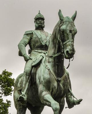 Wilhelm I., Deutscher Kaiser von 1871-1888, Reiterstatue, Luebeck. Am, 18. Januar 1871 proklamierte Bismarck mit den si-stock-foto