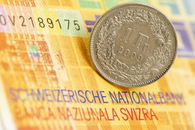 Schweizer Franken M?nze und Geldschein-stock-foto