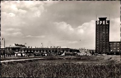 R?sselsheim, Blick auf das Opelwerk mit Opelturm, Hochhaus, Bahnhof !AUFNAHMEDATUM GESCH?TZT!-stock-foto