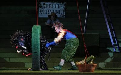 Bildnummer: 55805265  Datum: 18.08.2011  Copyright: imago/Karina HesslandDomstufenfestspiele Erfurt - Die Zauberfl?te Erfurt , 180811 , Erfurter Domstufen Festspiele auf den Domstufen vor Dom und St. Severi Die Zauberfl?te von Wolfgang Amadeus Mozart Musikalische Leitung Walter E. Gugerbauer Inszenierung Guy Montavon Ausstattung Peter Sykora im Bild: Mate Solyom-Nagy (Papageno) und Christa Maria Dalby (Papagena) Kultur People Musik Aktion x0x xkg 2011 quer Aufmacher premiumd Theater Oper Schauspiel modern Theaterst?ck Domstufenfestspiele Schauspieler S?nger S?ngerin Bildnummer 55805265 Date 18 08 2011 Copyright Imago Karina Hessland Domstufenfestspiele Erfurt the Magic Flute Erfurt  Erfurt Domstufen Festival on the Domstufen before Dom and St Severi the Magic Flute from Wolfgang Amadeus Mozart musical Line Walter e  Staging Guy Mont Avon Equipment Peter Sykora in Picture Mate Solyom Nagy Papageno and Christa Mary Dalby Papagena Culture Celebrities Music Action shot x0x xkg 2011 horizontal Highlight premiumd Theatre Opera Acting Modern Play Domstufenfestspiele Actor Singer Singer-stock-photo