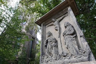 Jena - Historischer Johannisfriedhof , Tag des offenen Denkmals im Bild: Der ?lteste Grabstein auf dem Historischer Joh-stock-foto