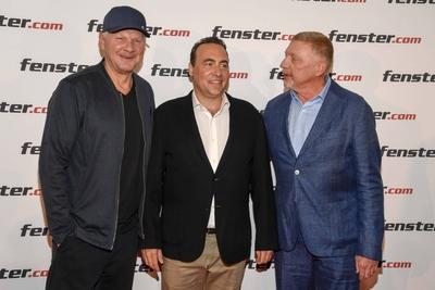 abb Boris Becker mit Stefan Effenberg CEO Phillip Neuffer von fenster com bei der Vorstellung der 5.neuen Werbespots Gute Fenster - Gute Nachbarschaft von Fenster.com im Hotel Adlon am 31.Juli 2025 in Berlin Berlin Deutschland *** abb Boris Becker with Stefan Effenberg CEO Phillip Neuffer of fenster com at the presentation of the 5 new commercials Gute Fenster Gute Nachbarschaft by Fenster com at the Hotel Adlon on July 31, 2025 in Berlin Berlin Germany-stock-foto