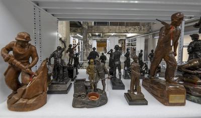Das neue Schaudepot des Ruhr Museum, in der ehemaligen Salzfabrik, auf der Kokerei Zollverein in Essen, auf 3 Etagen we-stock-foto