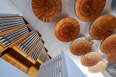 Mit der 1968 eingeweihten Stephanuskirche des finnischen Architekten Alvar Aalto 1898 1976 in Wolf-stock-foto