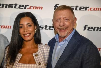 abb Boris Becker und seine schwangere Ehefrau Lilian de Carvalho Monteiro bei der Vorstellung der 5.neuen Werbespots Gute Fenster - Gute Nachbarschaft von Fenster.com im Hotel Adlon am 31.Juli 2025 in Berlin Berlin Deutschland *** abb Boris Becker and his pregnant wife Lilian de Carvalho Monteiro at the launch of the 5 new commercials Gute Fenster Gute Nachbarschaft by Fenster com at the Hotel Adlon on July 31, 2025 in Berlin Berlin Germany-stock-foto