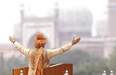 NEW DELHI, INDIA - AUGUST 15: Prime Minister Narendra Modi addressing the nation from the ramparts of the Red Fort on t-stock-foto