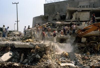 Bildnummer: 55182980  Datum: 20.09.1985  Copyright: imago/Sven SimonErdbeben von 1985 in Mexiko Stadt : Bergungsarbeiten   019 Gesellschaft Naturkatastrophe Erdbeben Mexiko kbdia xkg  1985 quer Bergung Rettung Rettungskr?fte Bergungsteam Helfer Erste Hilfe Zerst?rung Sch?den TotaleBildnummer 55182980 Date 20 09 1985 Copyright Imago Sven Simon Earthquakes from 1985 in Mexico City Salvage work  Society Natural disaster Earthquakes Mexico Kbdia xkg 1985 horizontal Recovery Rescue Rescuers Rescue team Helper First Help Destruction Damage long shot-stock-foto